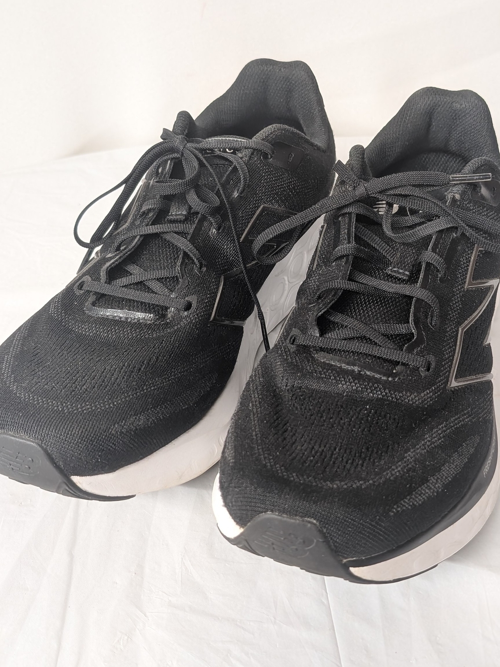 New Balance Fresh Foam 680V8 Mens Running Shoes Size 13 Black & White